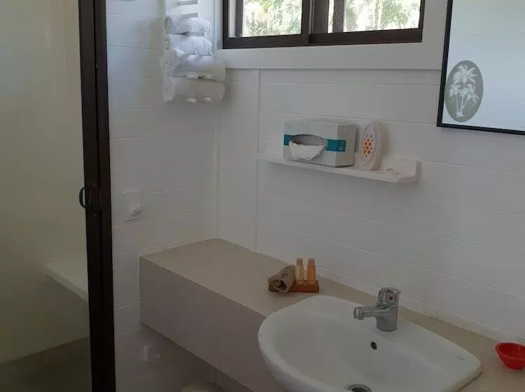 هتل Aroa Beachside Resort