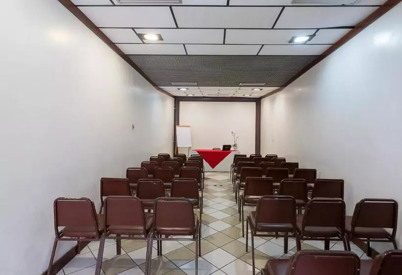 فندق Feira Palace