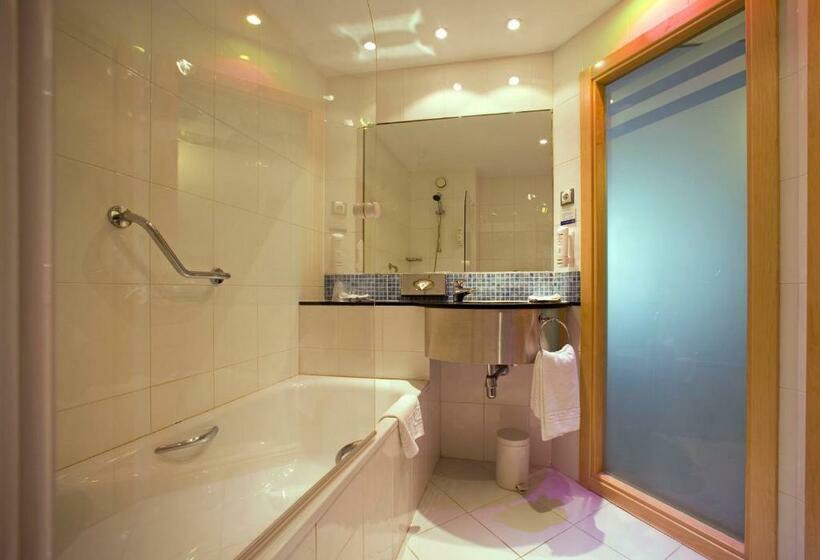 هتل Holiday Inn Express Málaga Airport, An Ihg