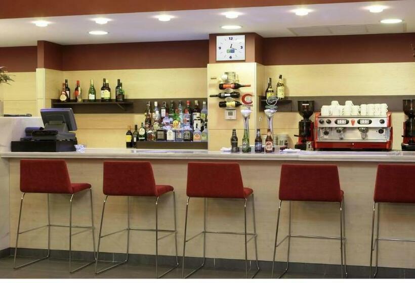 هتل Holiday Inn Express Málaga Airport, An Ihg