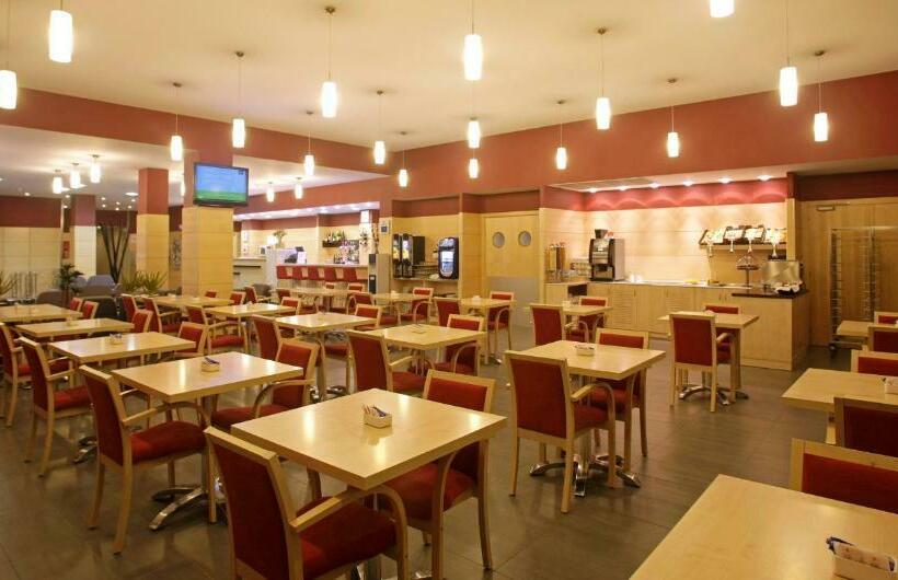 هتل Holiday Inn Express Málaga Airport, An Ihg