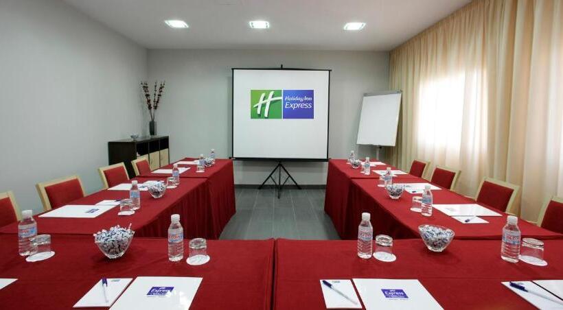 هتل Holiday Inn Express Málaga Airport, An Ihg