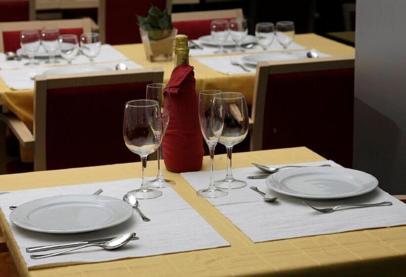 هتل Holiday Inn Express Málaga Airport, An Ihg