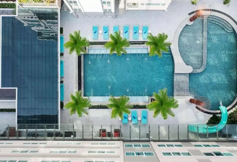 Novotel Living Bangkok Sukhumvit Legacy