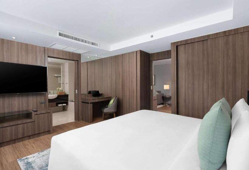 Novotel Living Bangkok Sukhumvit Legacy