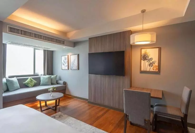 Novotel Living Bangkok Sukhumvit Legacy