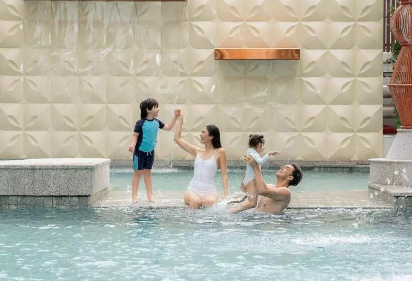 Novotel Living Bangkok Sukhumvit Legacy