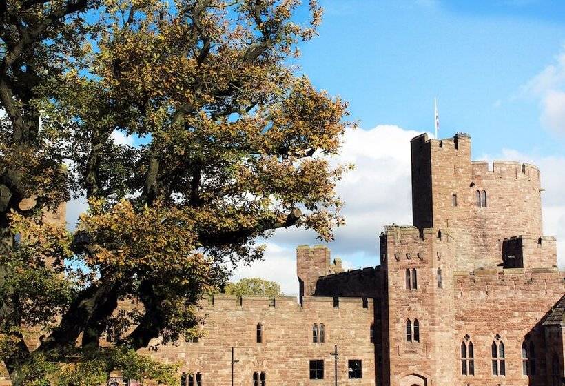 فندق Peckforton Castle