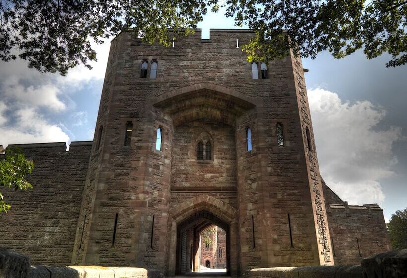 فندق Peckforton Castle
