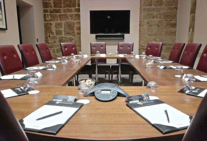 فندق Peckforton Castle