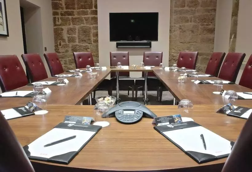 Hotel Peckforton Castle