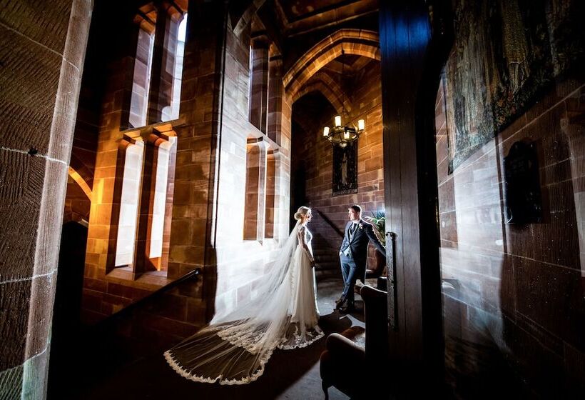 فندق Peckforton Castle