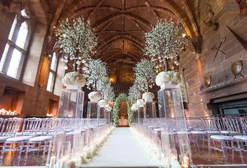 Hotel Peckforton Castle