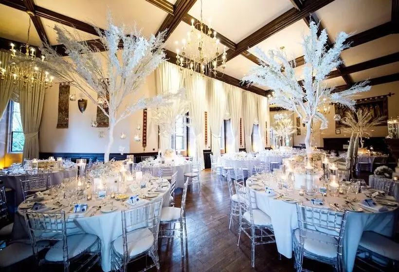 Hotel Peckforton Castle