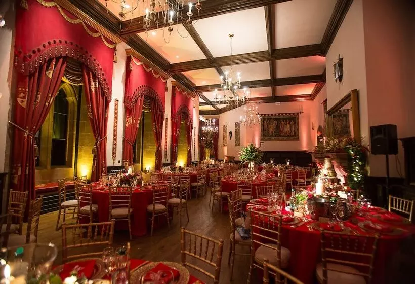 Hotel Peckforton Castle