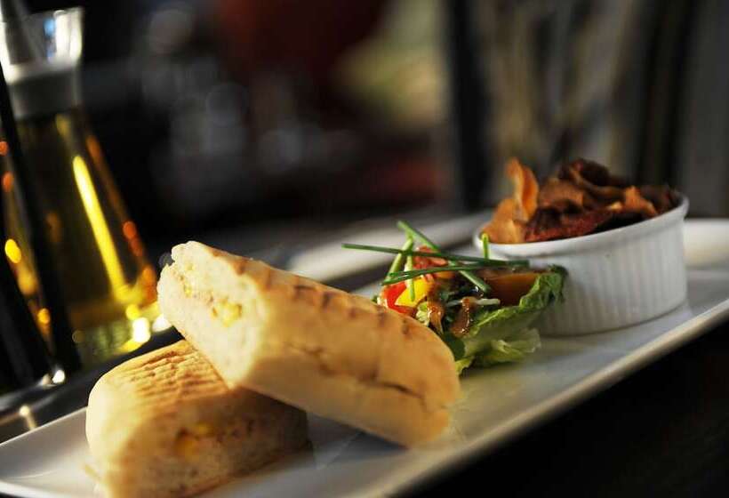 فندق Peckforton Castle