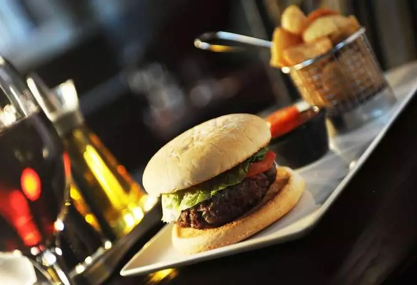 Hotel Peckforton Castle