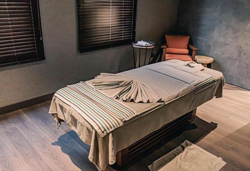 Karavansaray Turkistan Harbour Hotel  Flying Theatre Access