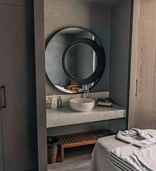 Karavansaray Turkistan Harbour Hotel  Flying Theatre Access