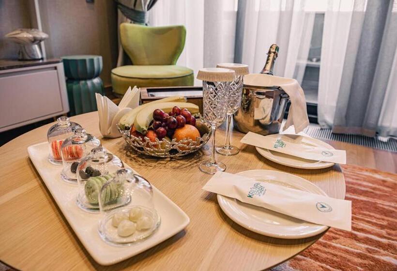 Karavansaray Turkistan Harbour Hotel  Flying Theatre Access