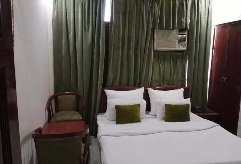 هتل Corporate Inn