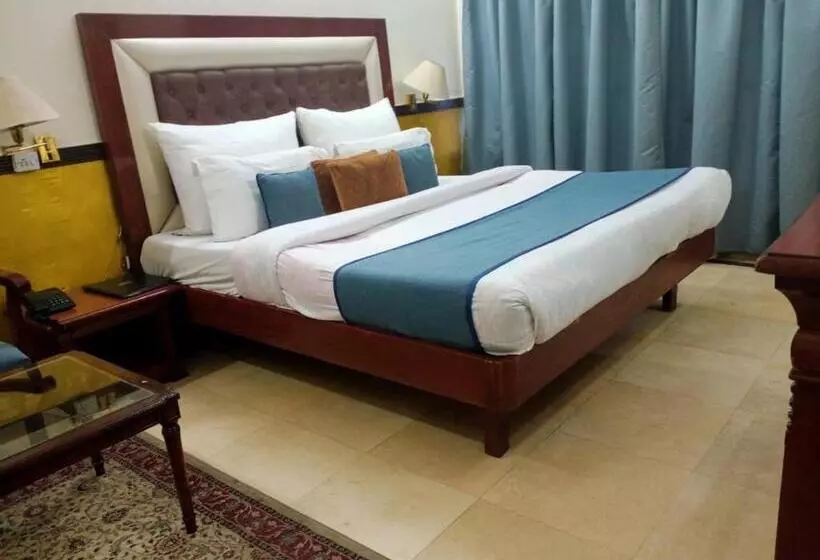 هتل Corporate Inn