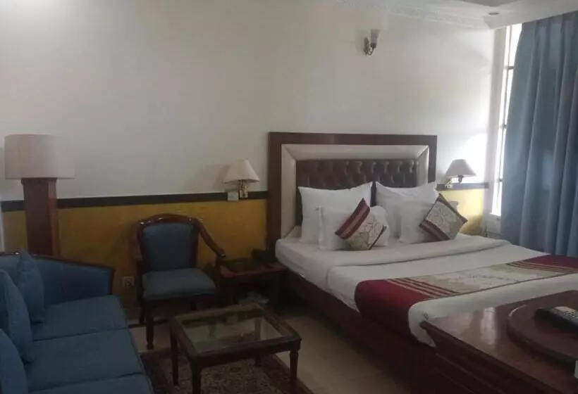 هتل Corporate Inn