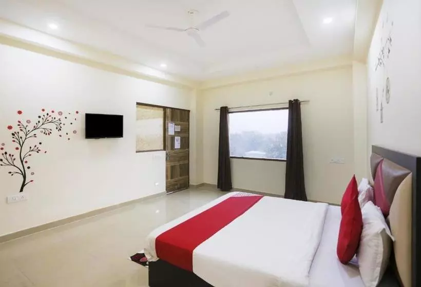 هتل Oyo 78247 Crown Inn