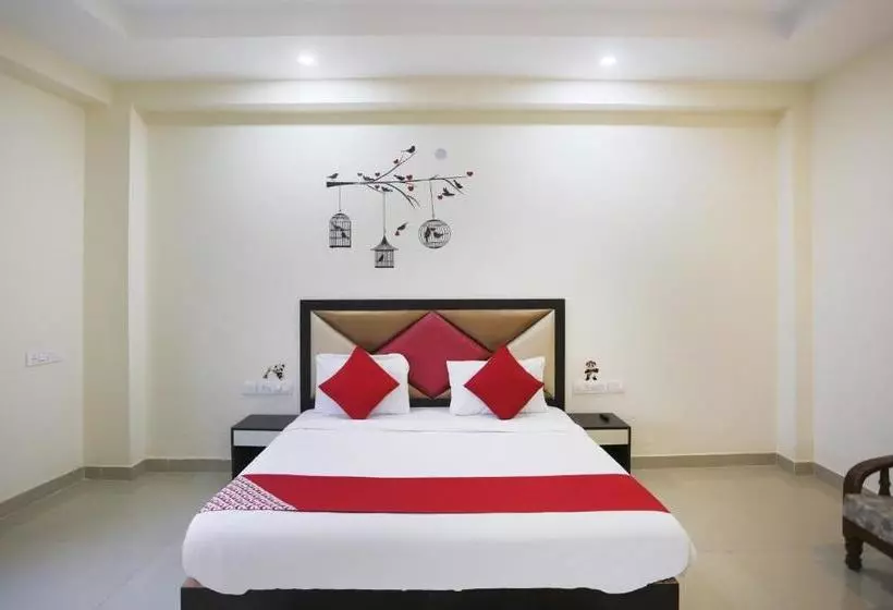 هتل Oyo 78247 Crown Inn