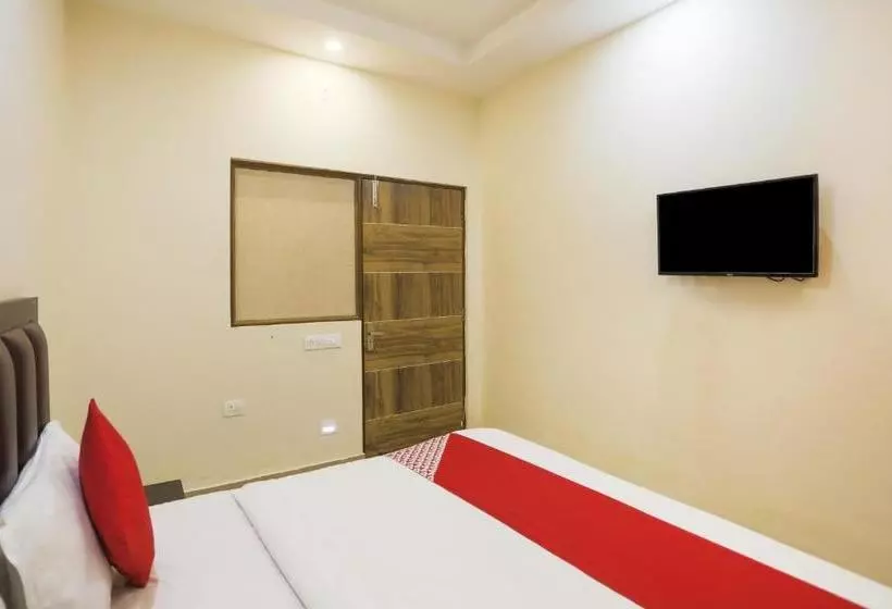 هتل Oyo 78247 Crown Inn