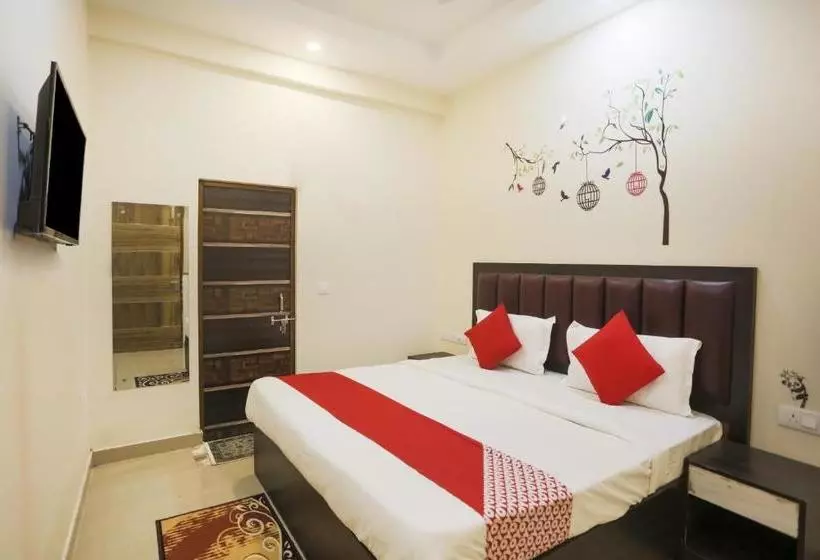 هتل Oyo 78247 Crown Inn