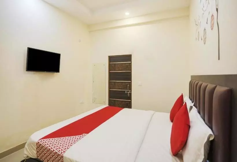 هتل Oyo 78247 Crown Inn
