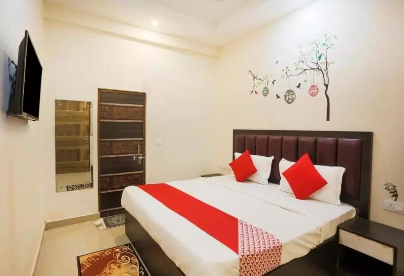 هتل Oyo 78247 Crown Inn