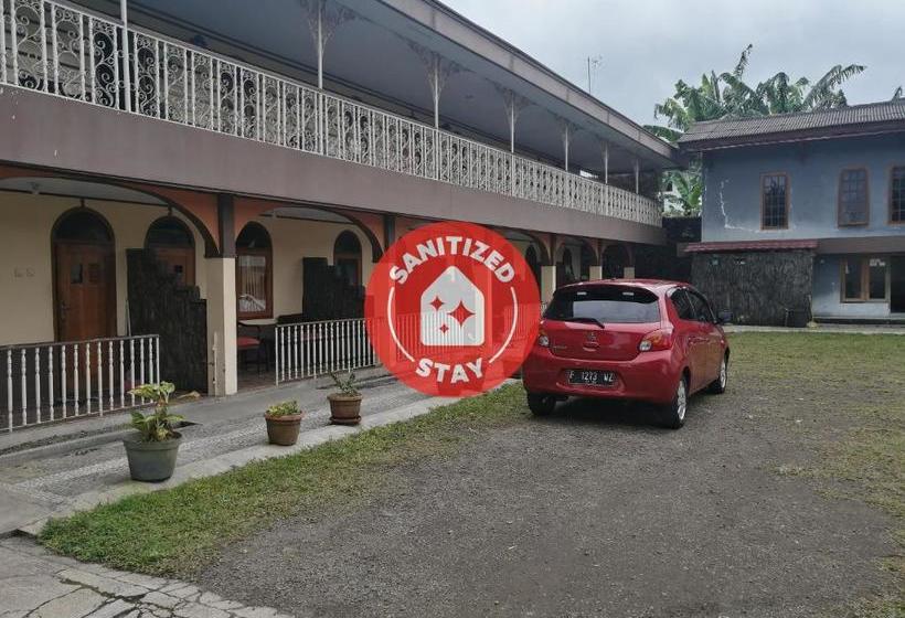 فندق Oyo 90228 Villa Ratu Kencana Sari