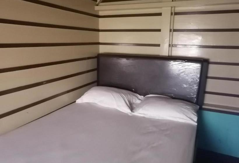 فندق Oyo 90228 Villa Ratu Kencana Sari