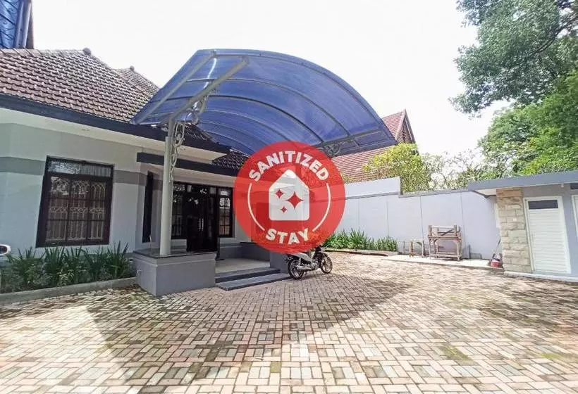 ホテル Oyo 90267 Ijen 68 Homestay Family