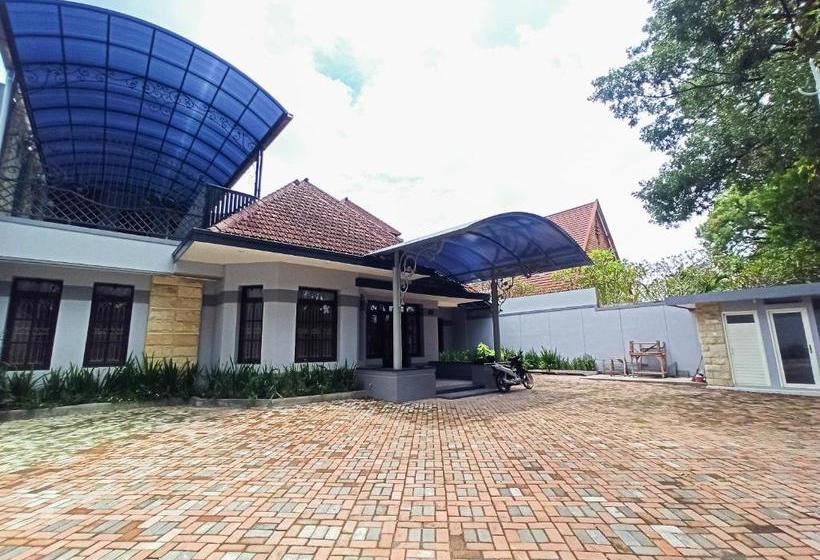 호텔 Oyo 90267 Ijen 68 Homestay Family