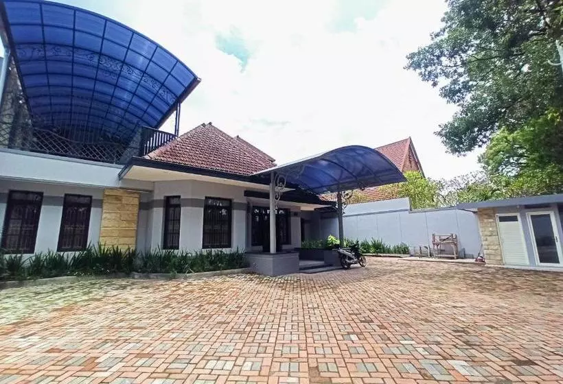 ホテル Oyo 90267 Ijen 68 Homestay Family
