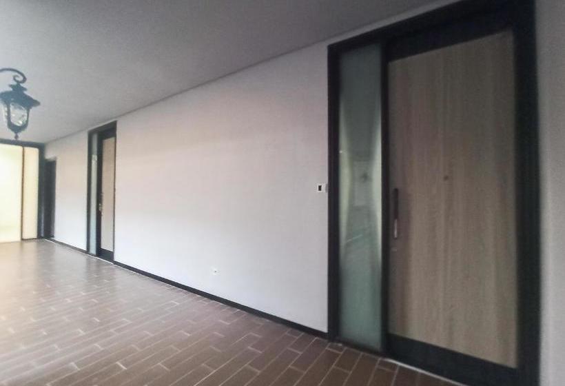 호텔 Oyo 90267 Ijen 68 Homestay Family