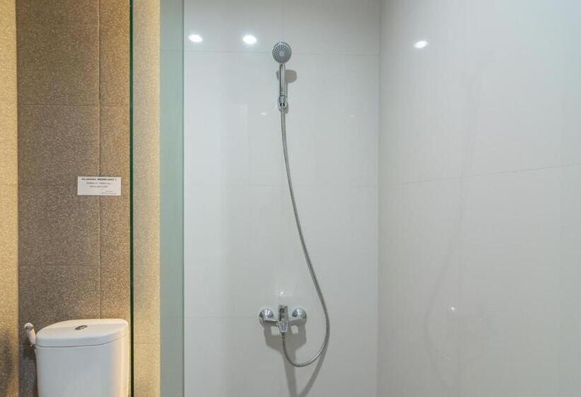 בית מלון כפרי Reddoorz Plus @ Cirebon City Center