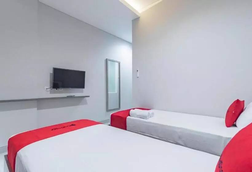 ホテル Reddoorz Plus @ Cirebon City Center