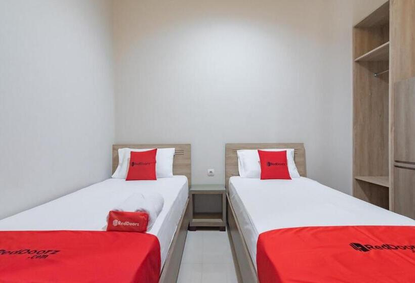 בית מלון כפרי Reddoorz Plus @ Cirebon City Center