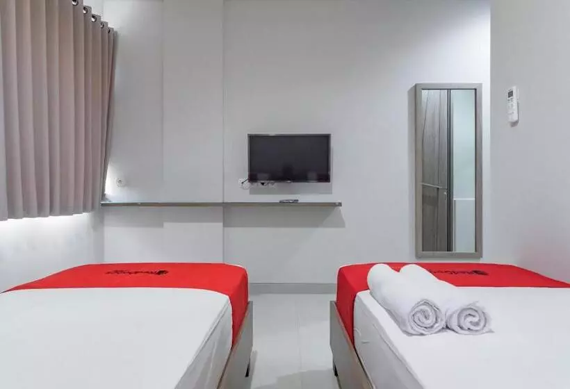ホテル Reddoorz Plus @ Cirebon City Center