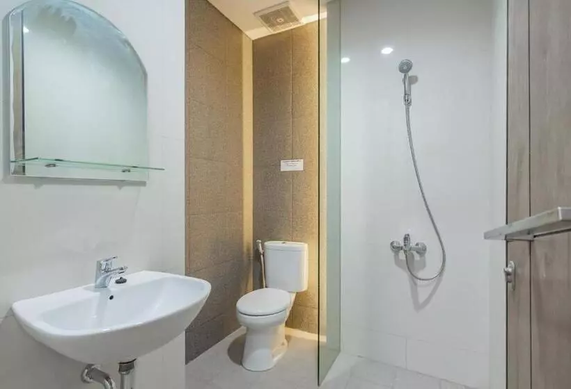 ホテル Reddoorz Plus @ Cirebon City Center