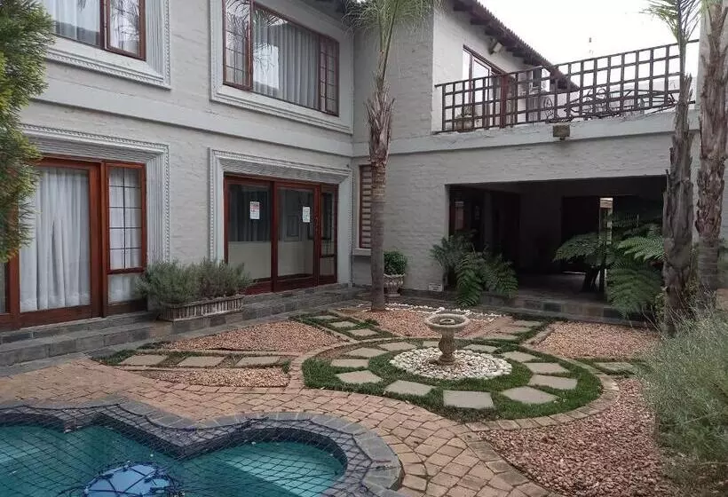 ホテル Troas Boutique