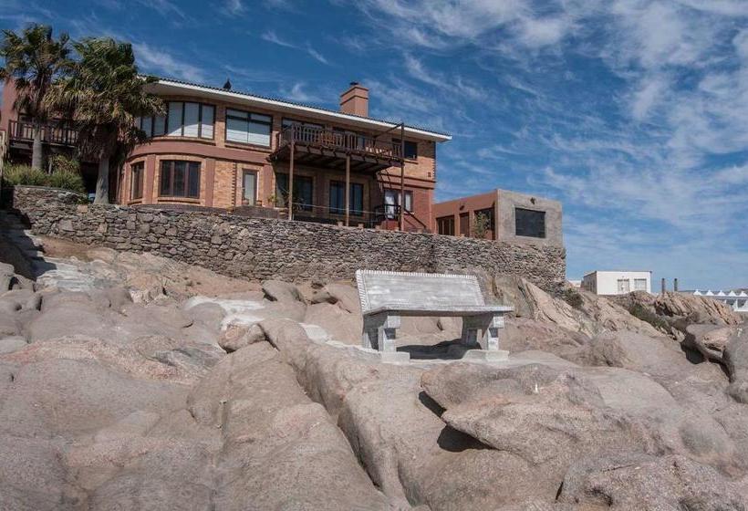 پانسیون Shark Island Airbnb