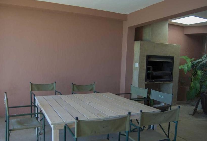 پانسیون Shark Island Airbnb