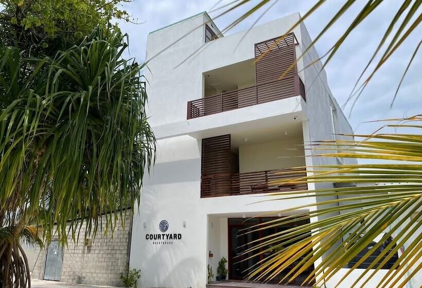 هتل Courtyard Guesthouse