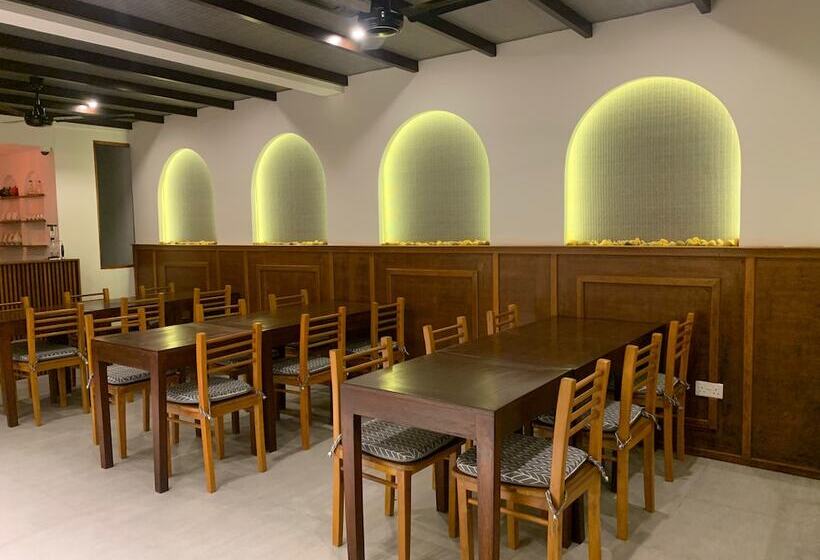 هتل Courtyard Guesthouse