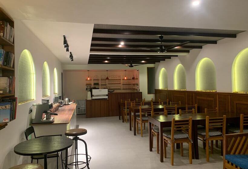 هتل Courtyard Guesthouse